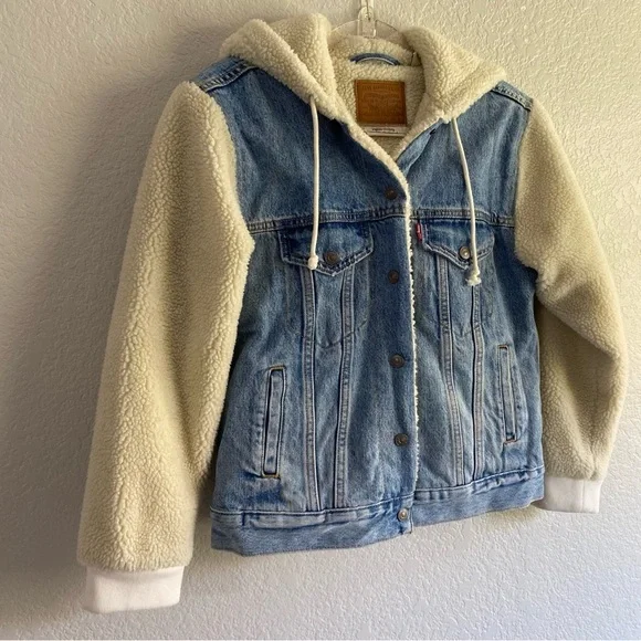 LEVI’S Ex-Boyfriend Sherpa-Lined Denim Trucker Jacket - Picture 6 of 14